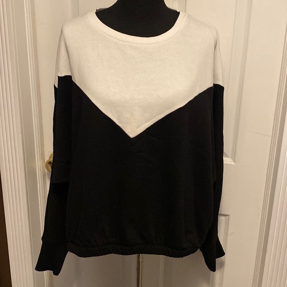Cabana by Crown & Ivy Women’s Sweatshirt w/ Elastic Waist White Black sz L NWT - Picture 1 of 7